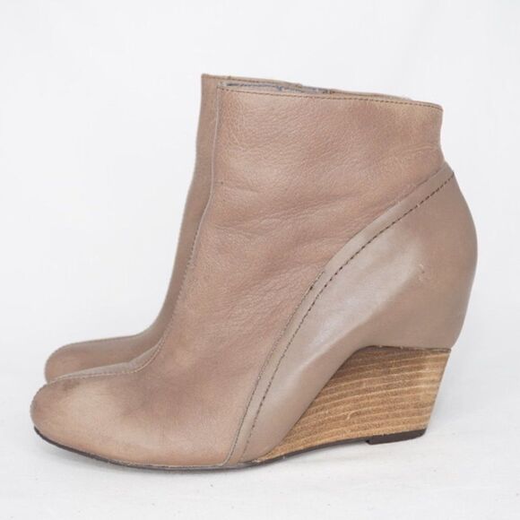 VinceĀ CamutoāBeige/Taupe Hillari Wedge Heel Booties, Sizeā37.5 /7 - Picture 1 of 13